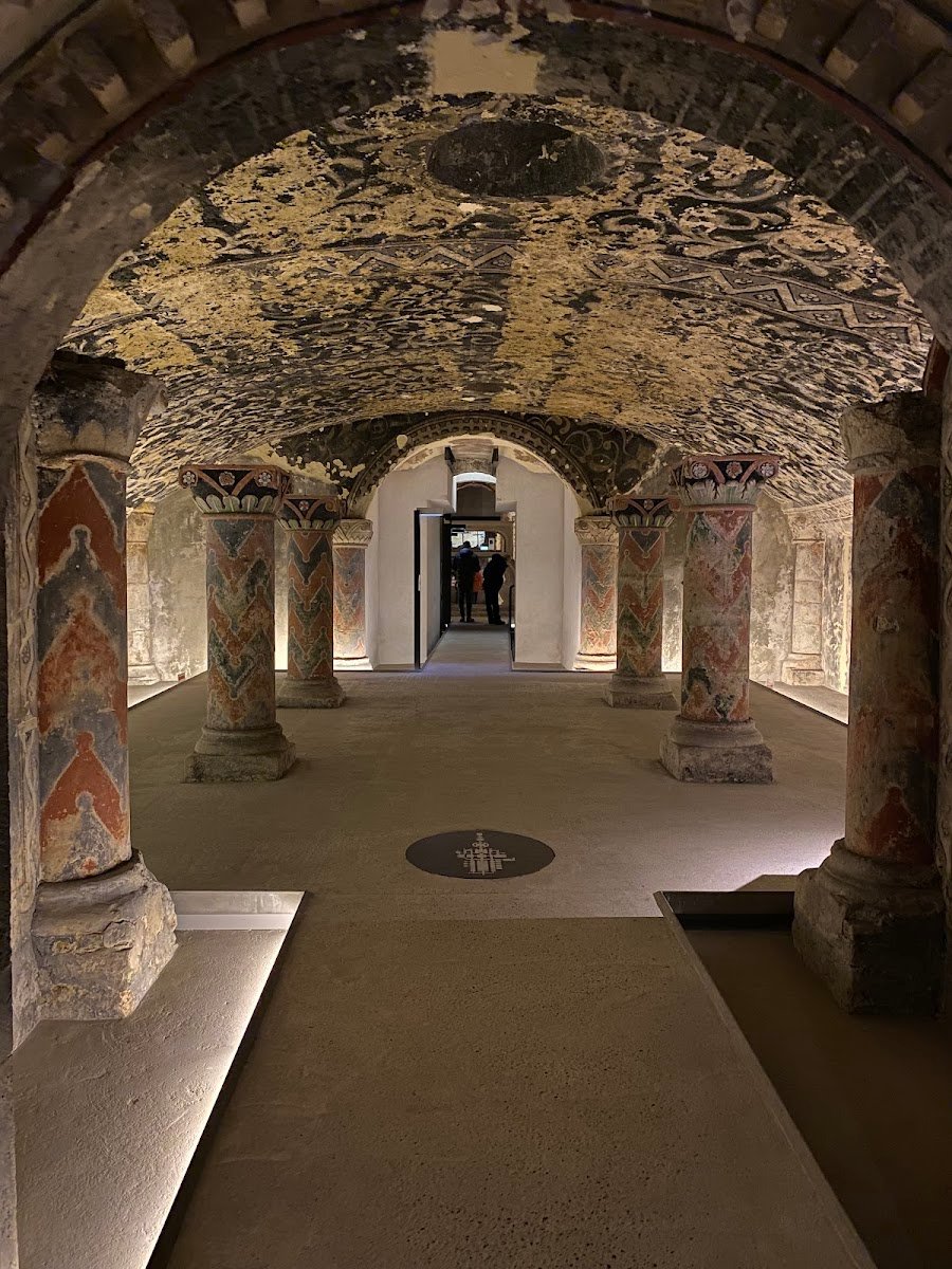 Crypte de la Basilique Notre-Dame