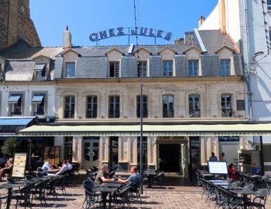 Grande brasserie surt la place Dalton de grande renommée